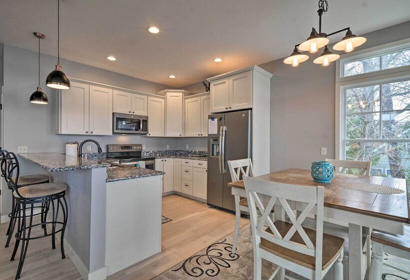 1/2 Mi To White Pine Trail: Lakefront Home W/ Dock