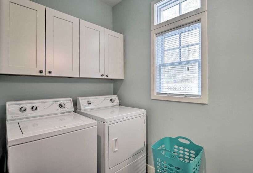 1/2 Mi To White Pine Trail: Lakefront Home W/ Dock