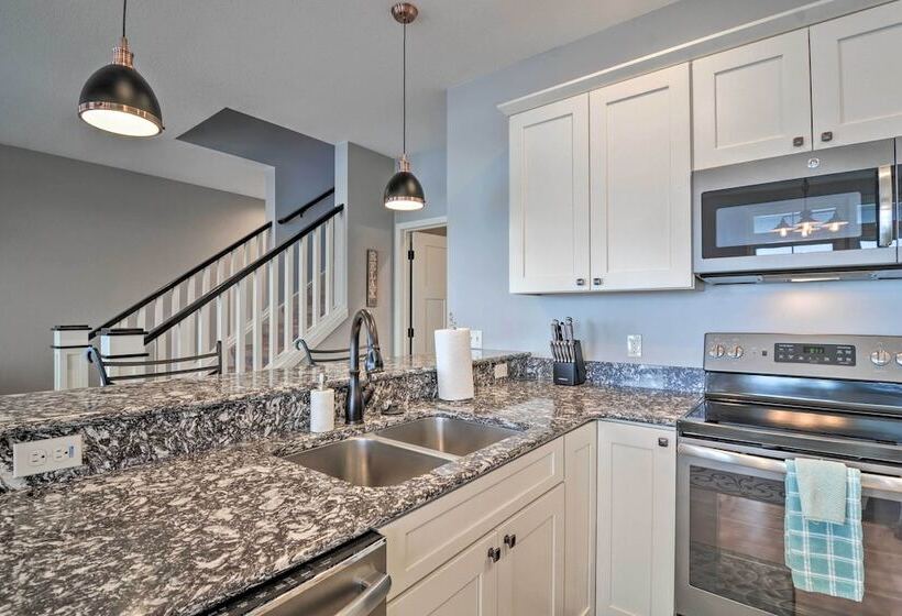 1/2 Mi To White Pine Trail: Lakefront Home W/ Dock