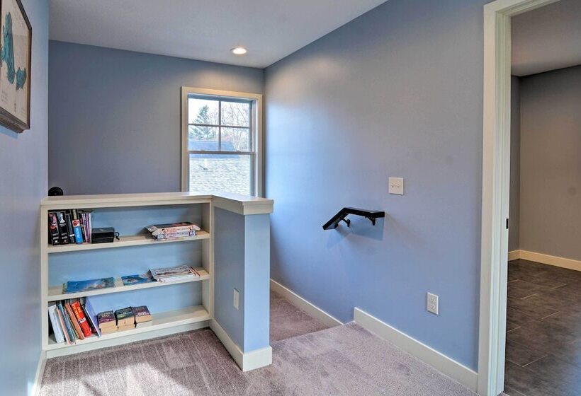 1/2 Mi To White Pine Trail: Lakefront Home W/ Dock