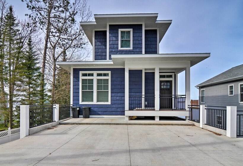 1/2 Mi To White Pine Trail: Lakefront Home W/ Dock