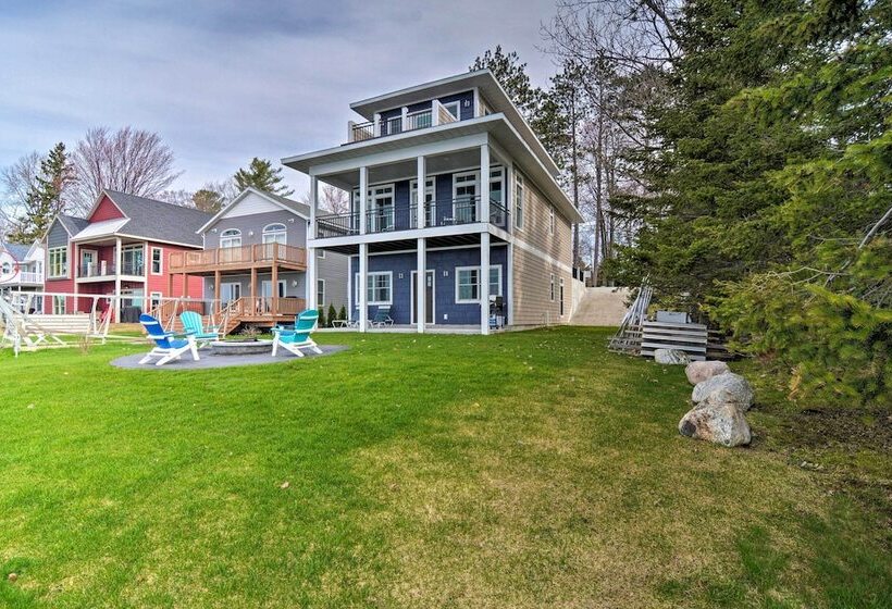 1/2 Mi To White Pine Trail: Lakefront Home W/ Dock