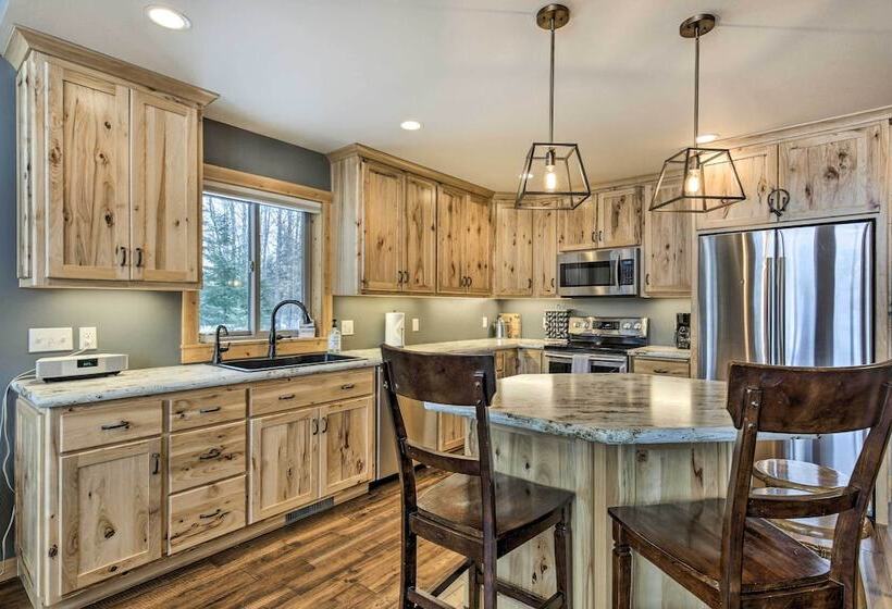 Lakefront Cottage In Iron River: 3 Mi To Skiing!