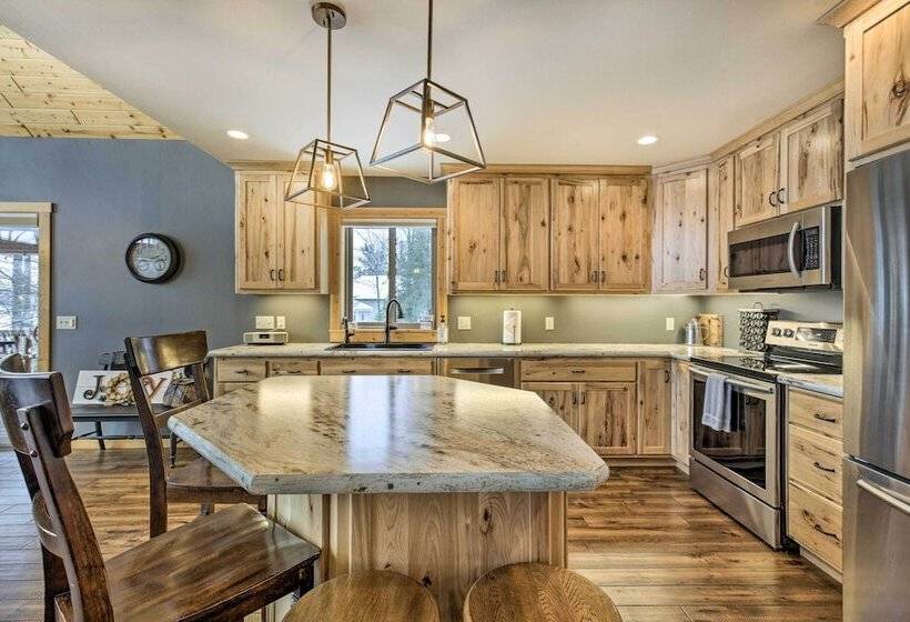 Lakefront Cottage In Iron River: 3 Mi To Skiing!