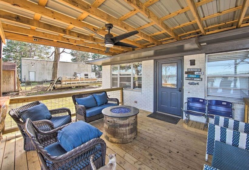 Lakefront Daingerfield Retreat W/ Shared Dock!