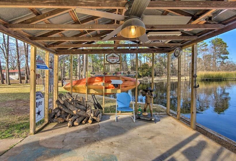 Lakefront Daingerfield Retreat W/ Shared Dock!