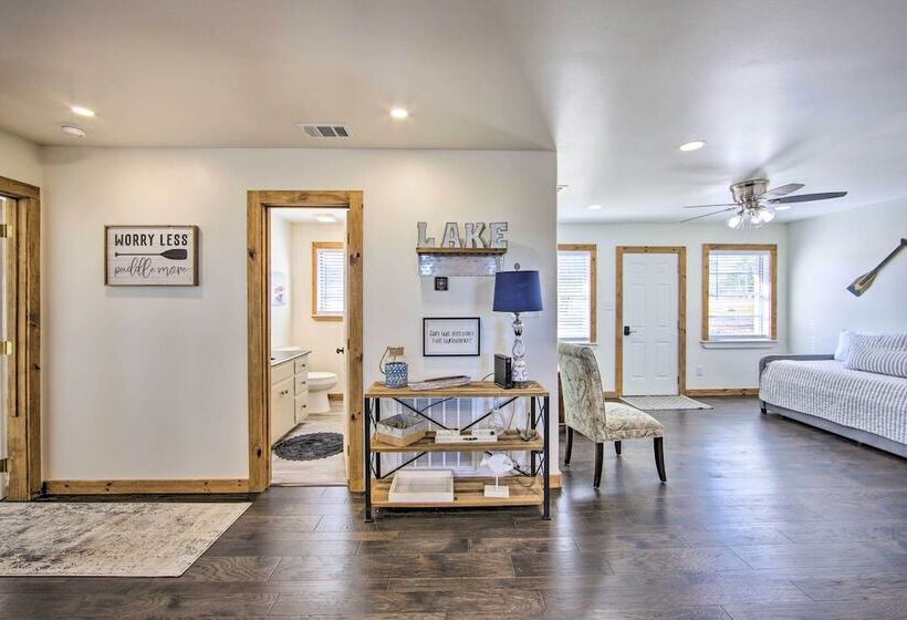 Lakefront Daingerfield Retreat W/ Shared Dock!