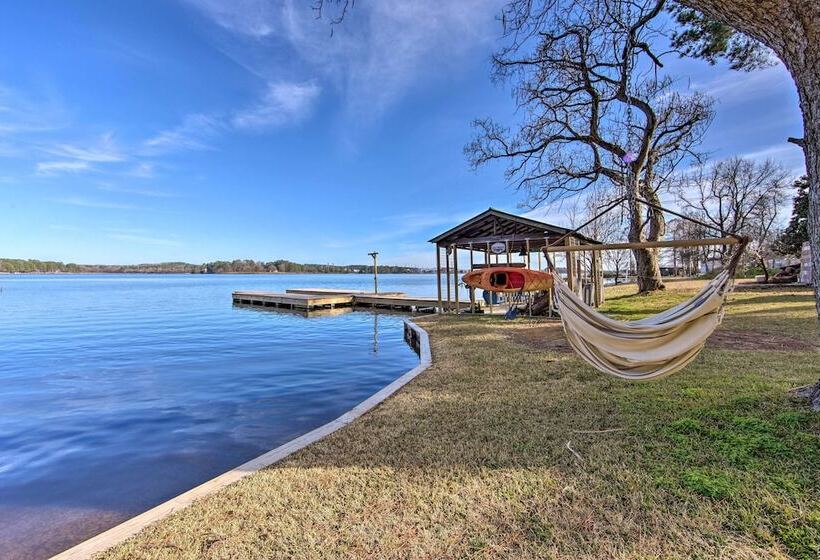Lakefront Daingerfield Retreat W/ Shared Dock!