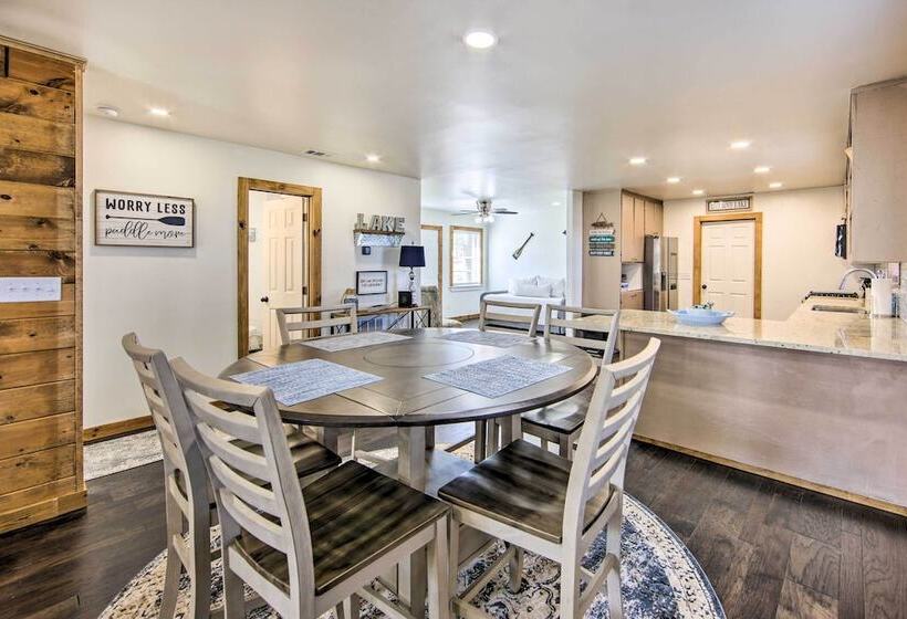 Lakefront Daingerfield Retreat W/ Shared Dock!