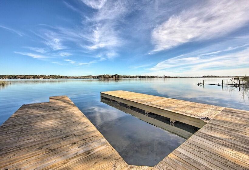 Lakefront Daingerfield Retreat W/ Shared Dock!