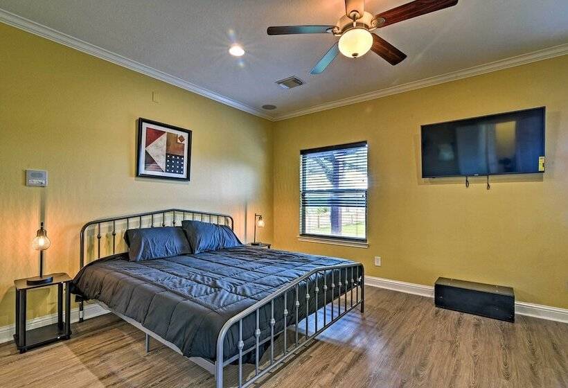 Walk To Ocean: Lakefront Dickinson Stucco House!