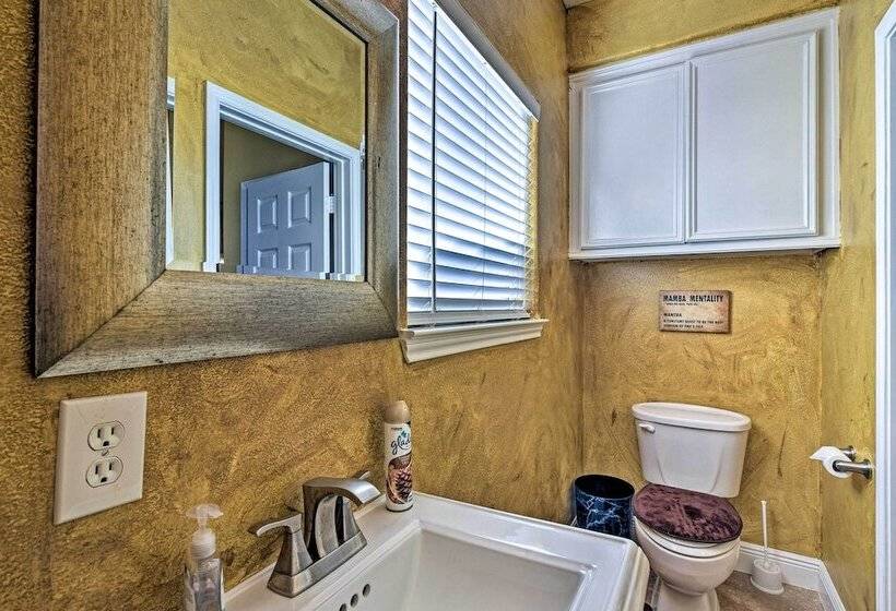 Walk To Ocean: Lakefront Dickinson Stucco House!