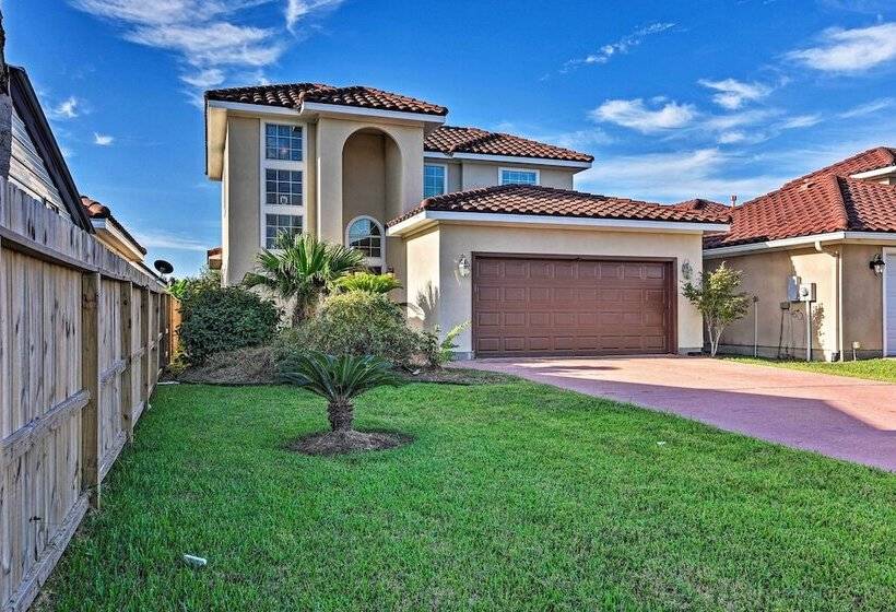 Walk To Ocean: Lakefront Dickinson Stucco House!
