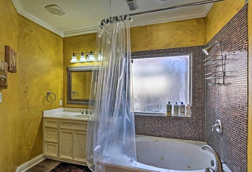 Walk To Ocean: Lakefront Dickinson Stucco House!