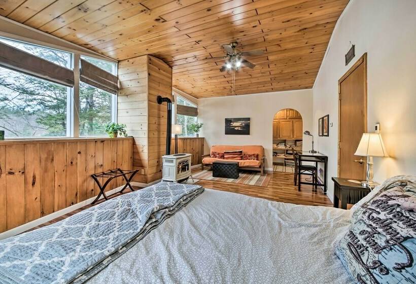 Lakefront Escape: Boat Dock, Grill, Fire Pit!