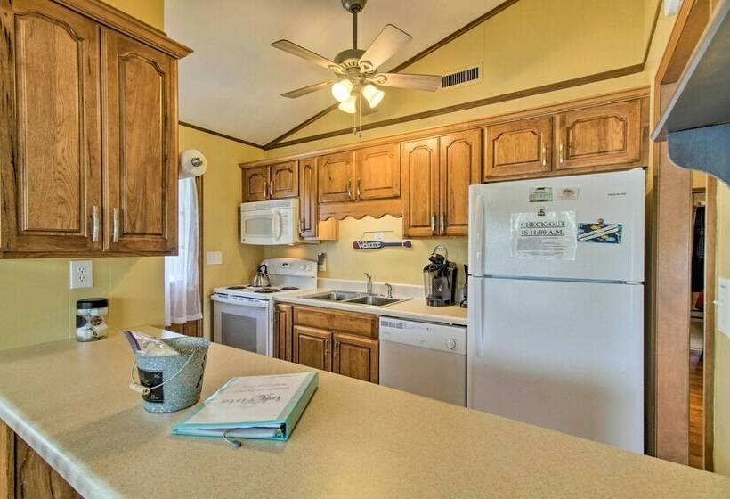 Lakefront Hiwassee Home W/ Private Dock & Deck!