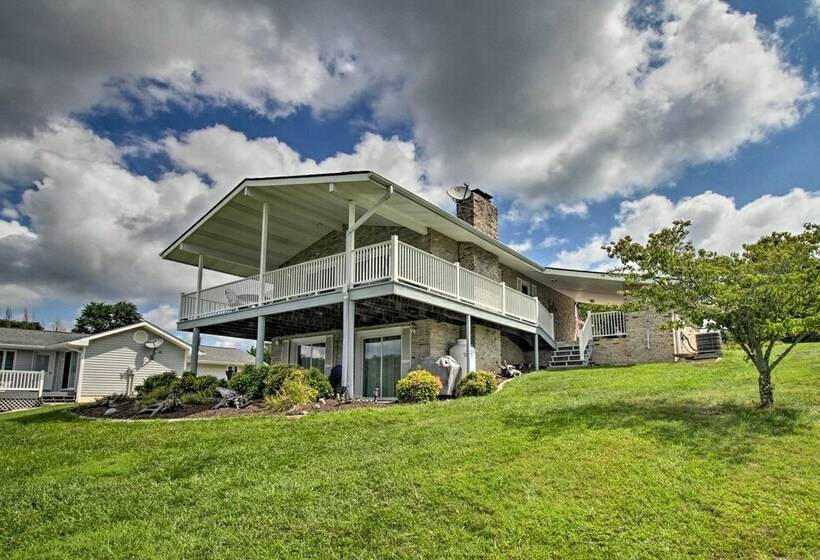 Lakefront Hiwassee Home W/ Private Dock & Deck!