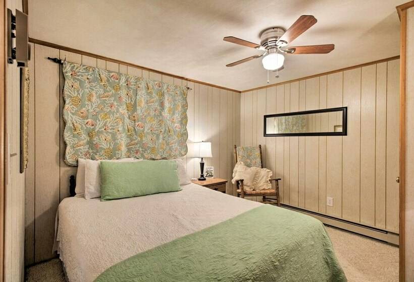 Lakefront Hiwassee Home W/ Private Dock & Deck!