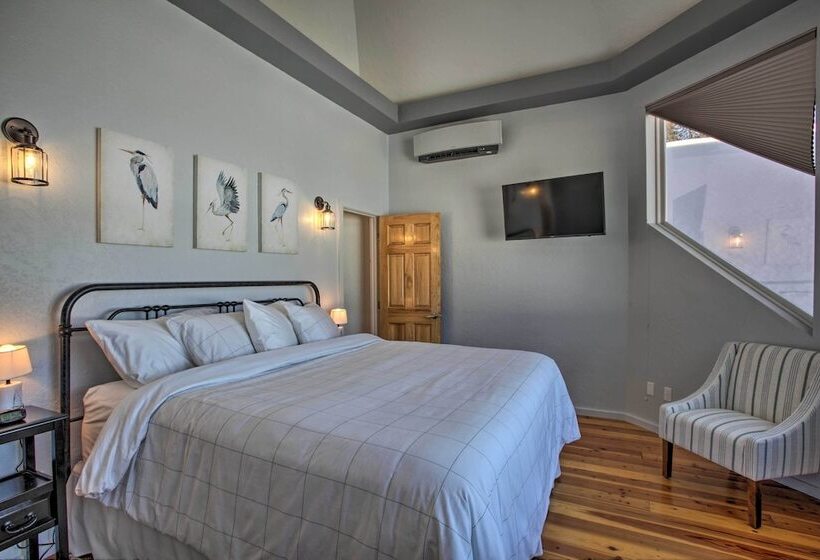 Lakefront Home W/ Boat Dock In Coeur D Alene Area!