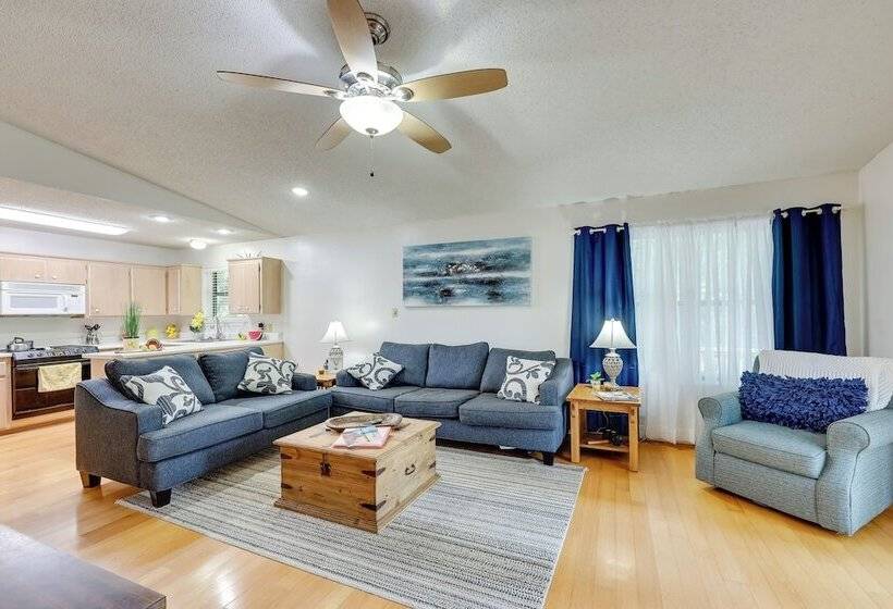 Lakefront Home W/ Deck In Hot Springs!