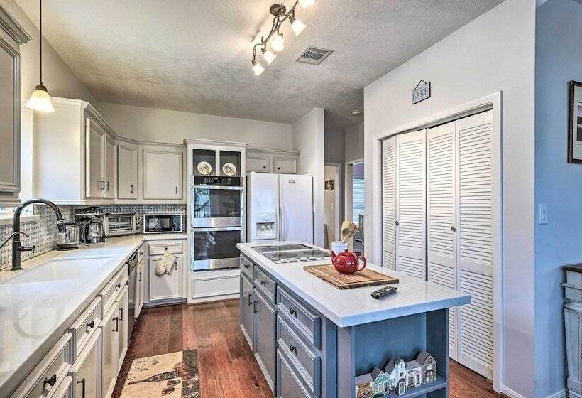 Waterfront Home W/ Boat Dock On Lake Conroe!