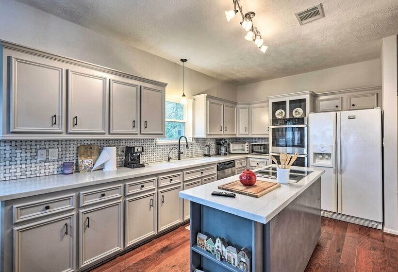 Waterfront Home W/ Boat Dock On Lake Conroe!