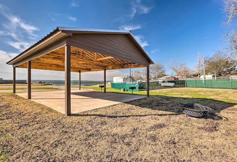 Lakefront Livingston Home W/ Grill & Views!