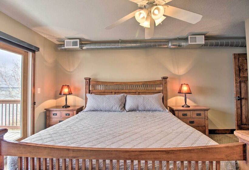 Pelican Lake Retreat W/ Fire Pit, Dock & Grill!