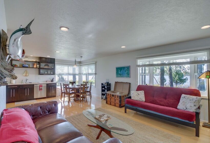 Lakefront Walker Home W/ Boat Dock & Lift!