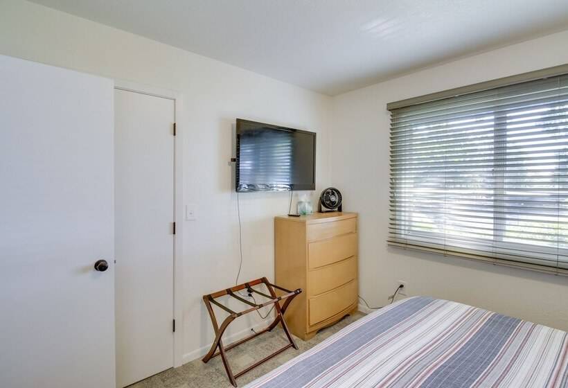 Lakefront Walker Home W/ Boat Dock & Lift!