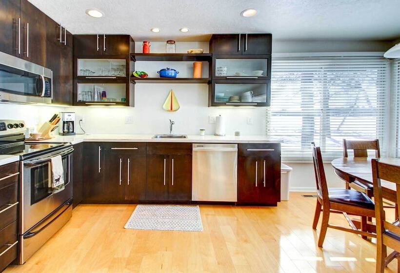 Lakefront Walker Home W/ Boat Dock & Lift!
