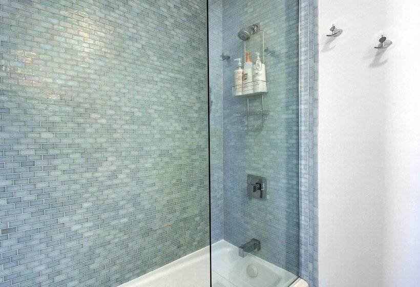 Lakefront Walker Home W/ Boat Dock & Lift!