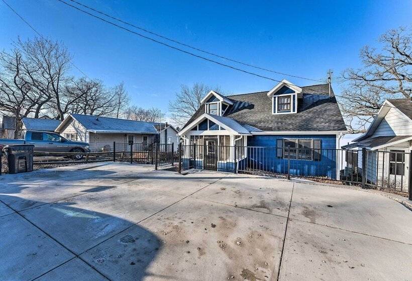 Lakefront Home W/ Gorgeous Sunsets, Kayaks, & Pier