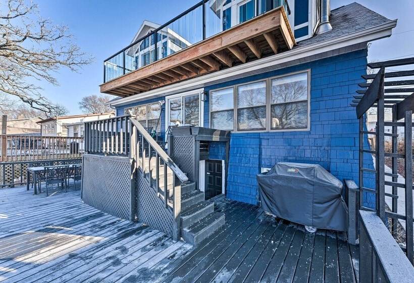 Lakefront Home W/ Gorgeous Sunsets, Kayaks, & Pier