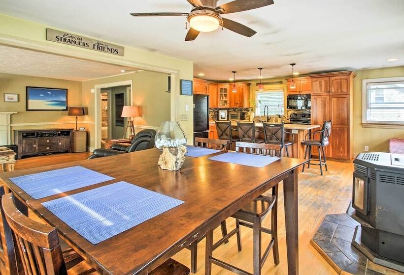 Walking Distance To Beach: Maine Home W/ Deck!