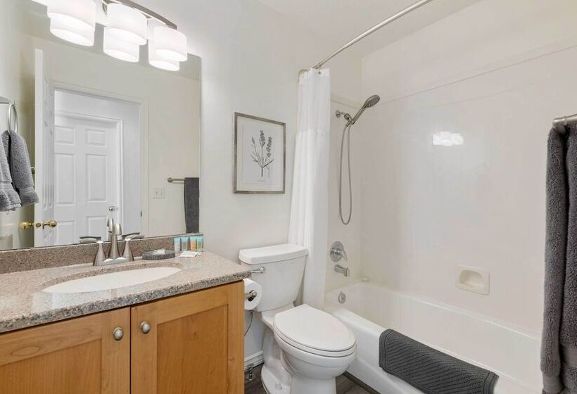 Layton Escape Near Air Force Base & Snowbasin