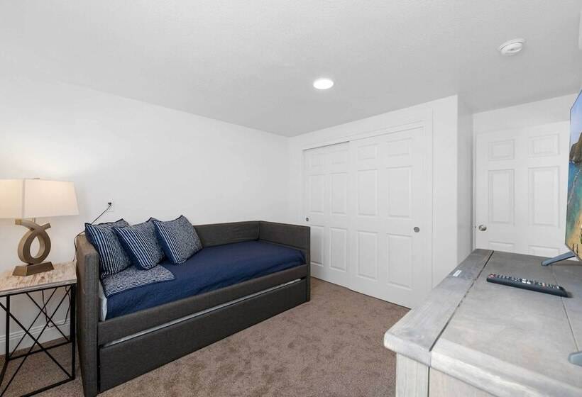 Layton Escape Near Air Force Base & Snowbasin