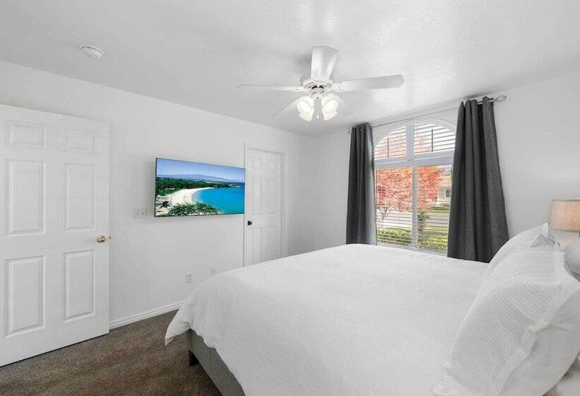 Layton Escape Near Air Force Base & Snowbasin