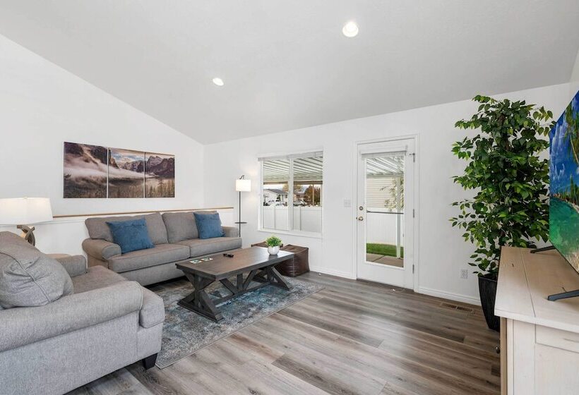 Layton Escape Near Air Force Base & Snowbasin