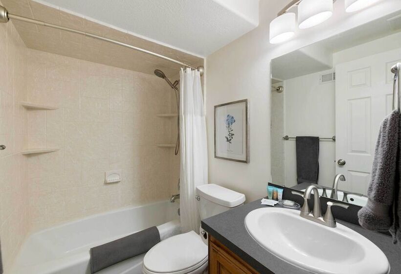 Layton Escape Near Air Force Base & Snowbasin