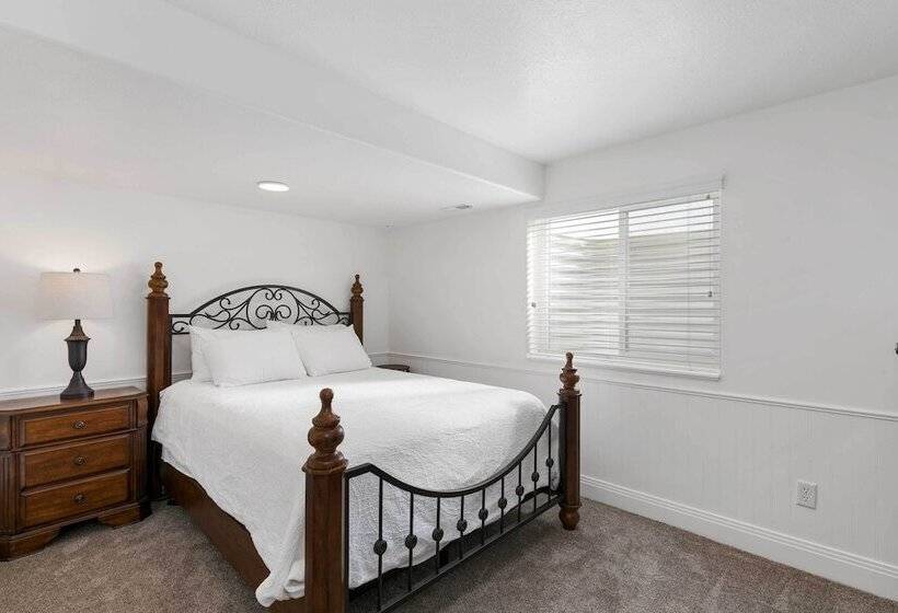 Layton Escape Near Air Force Base & Snowbasin