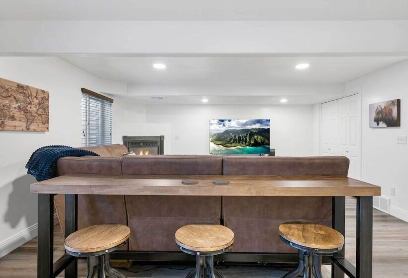 Layton Escape Near Air Force Base & Snowbasin