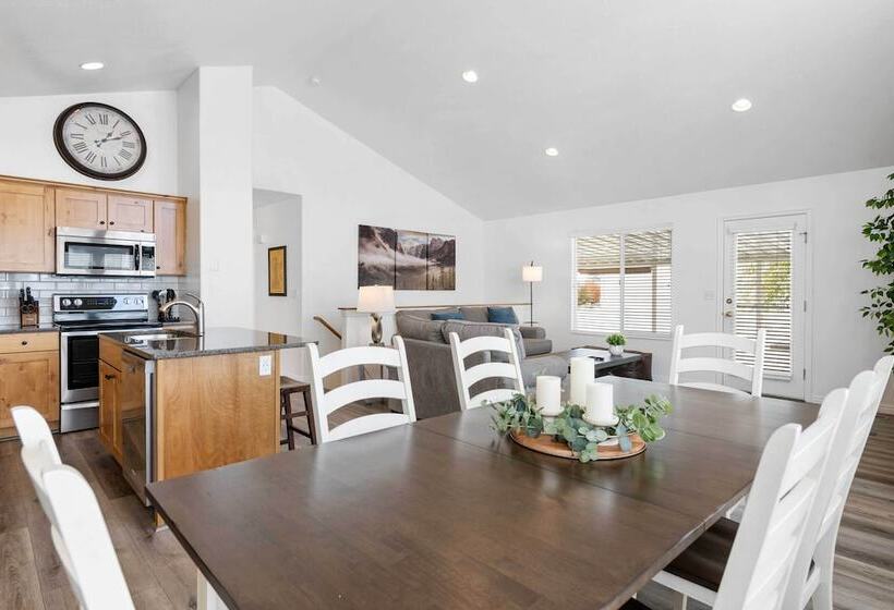 Layton Escape Near Air Force Base & Snowbasin