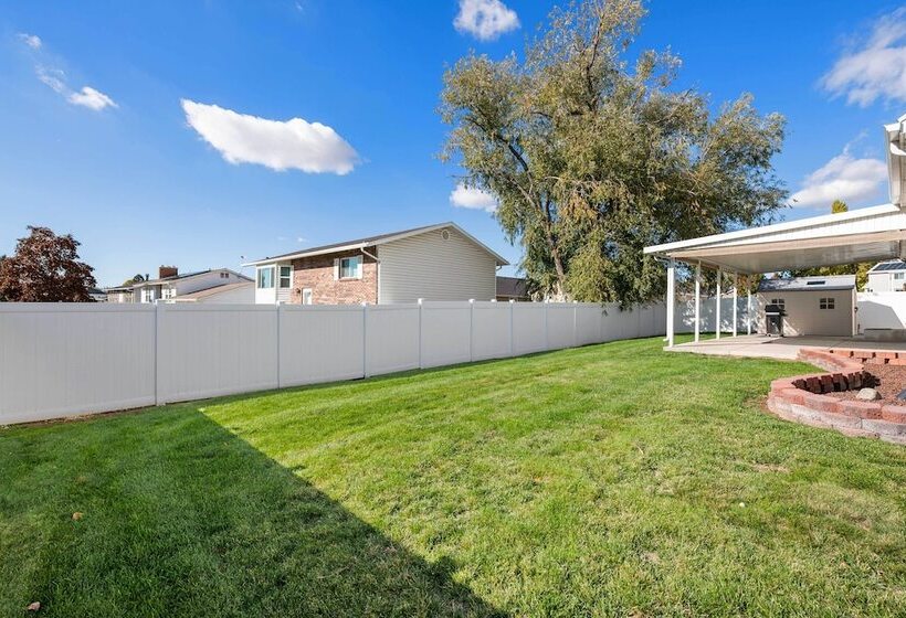 Layton Escape Near Air Force Base & Snowbasin