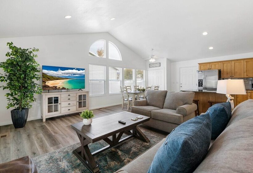 Layton Escape Near Air Force Base & Snowbasin