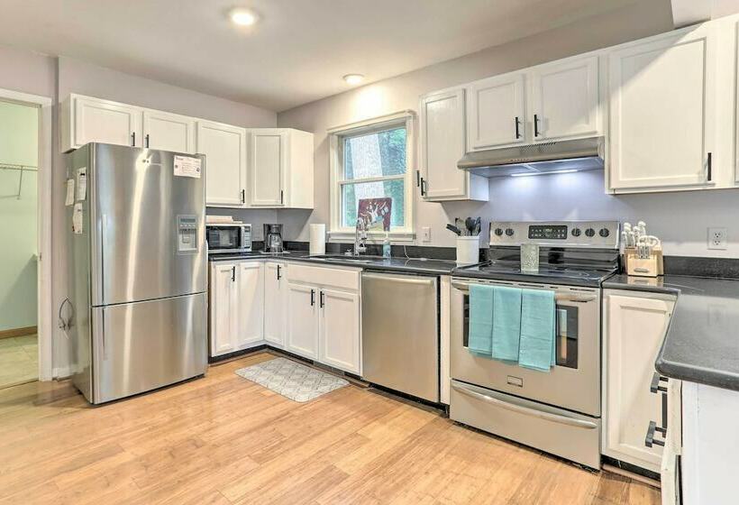 Lewes Cottage W/ Pool Access: 10 Mi To Beach!