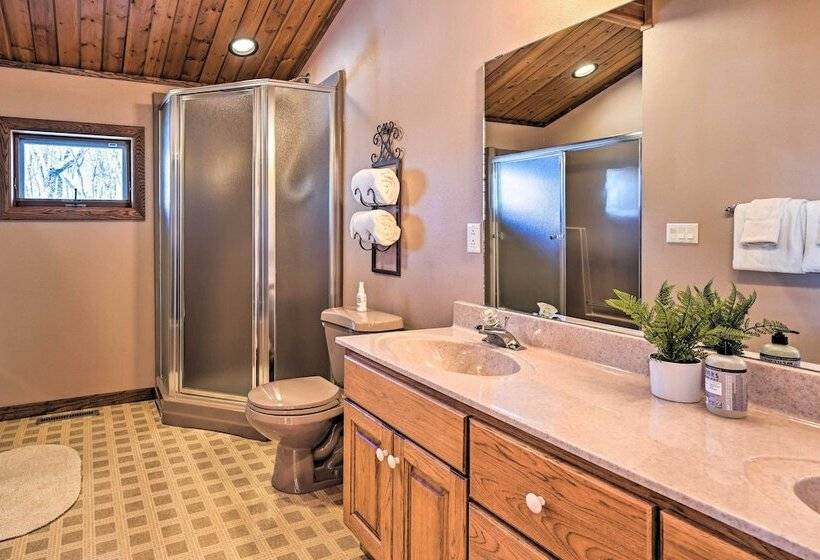 Lodge W/ Indoor Pool, Along Devil S Lake Park