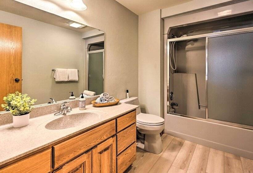 Lodge W/ Indoor Pool, Along Devil S Lake Park