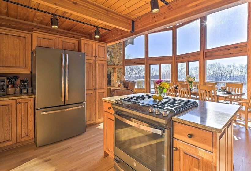 Lodge W/ Indoor Pool, Along Devil S Lake Park