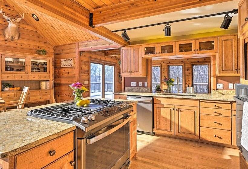 Lodge W/ Indoor Pool, Along Devil S Lake Park